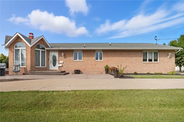 203 N 9th Avenue, Vinton, IA 52349