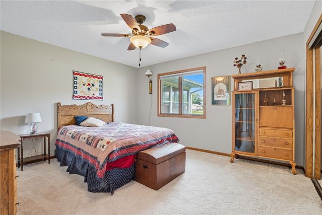 203 N 9th Avenue, Vinton, IA 52349