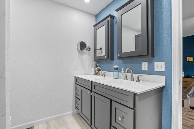 203 N 9th Avenue, Vinton, IA 52349