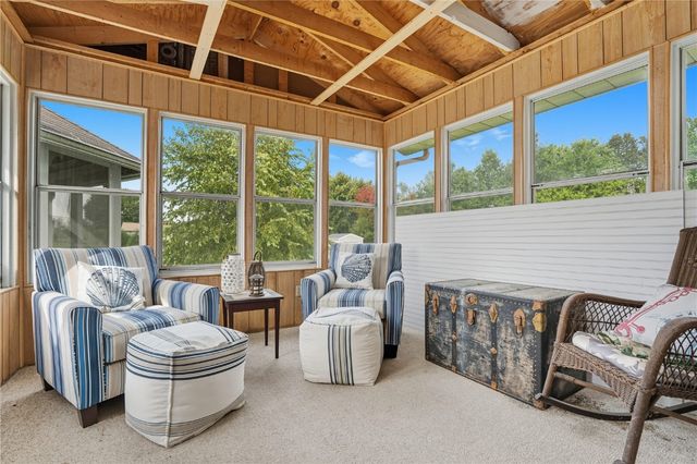 203 N 9th Avenue, Vinton, IA 52349