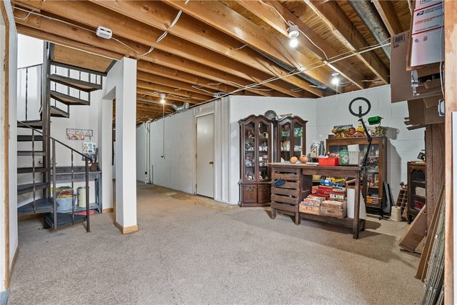 203 N 9th Avenue, Vinton, IA 52349