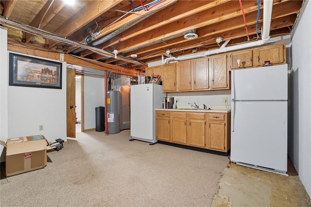 203 N 9th Avenue, Vinton, IA 52349