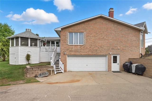 203 N 9th Avenue, Vinton, IA 52349