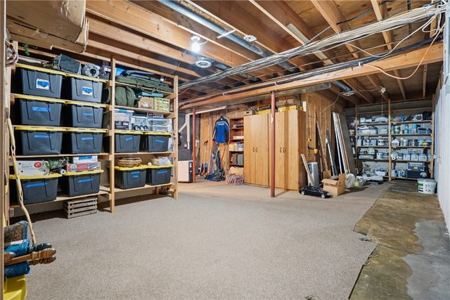 203 N 9th Avenue, Vinton, IA 52349