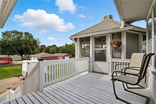 203 N 9th Avenue, Vinton, IA 52349