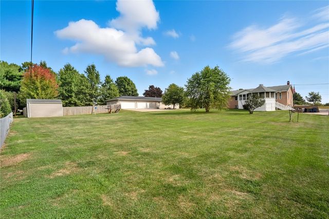 203 N 9th Avenue, Vinton, IA 52349