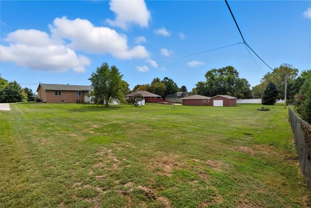 203 N 9th Avenue, Vinton, IA 52349