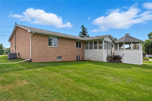 203 N 9th Avenue, Vinton, IA 52349