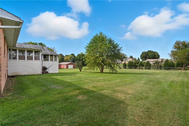 203 N 9th Avenue, Vinton, IA 52349