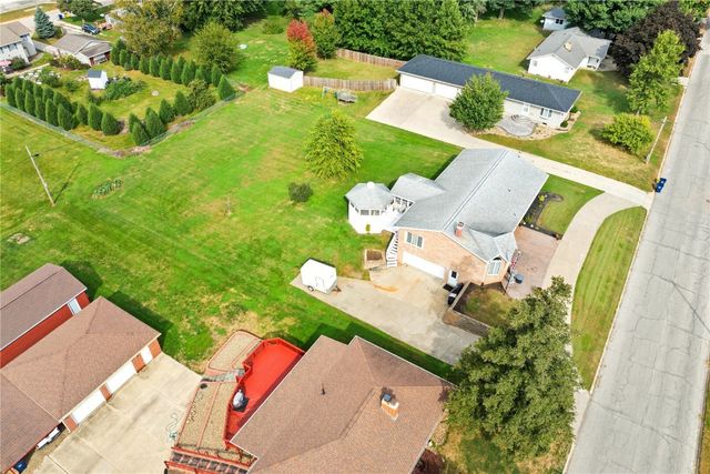 203 N 9th Avenue, Vinton, IA 52349