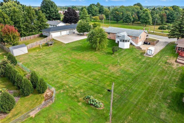 203 N 9th Avenue, Vinton, IA 52349