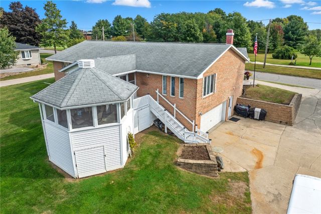 203 N 9th Avenue, Vinton, IA 52349