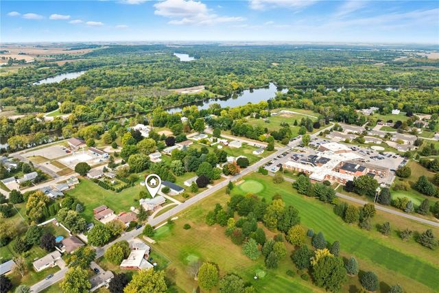 203 N 9th Avenue, Vinton, IA 52349