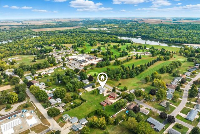 203 N 9th Avenue, Vinton, IA 52349