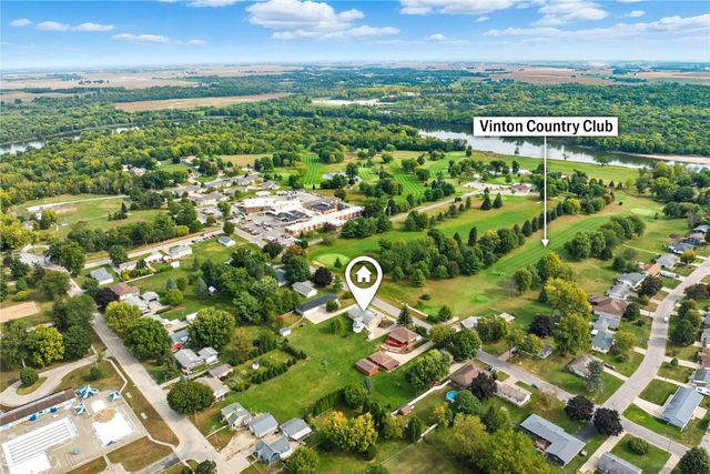 203 N 9th Avenue, Vinton, IA 52349