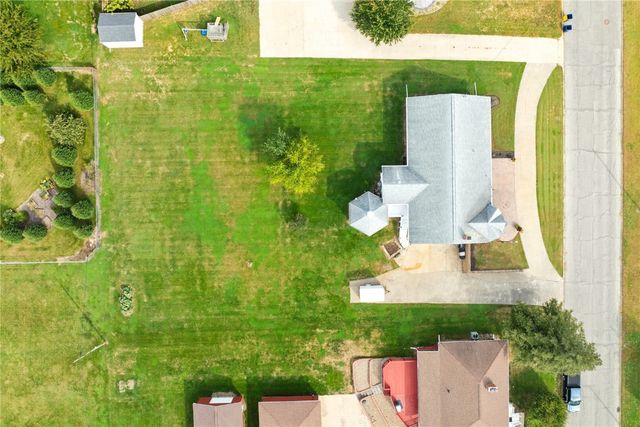 203 N 9th Avenue, Vinton, IA 52349