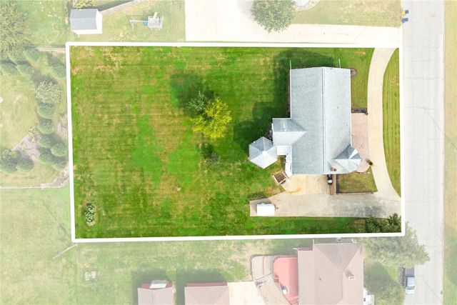 203 N 9th Avenue, Vinton, IA 52349