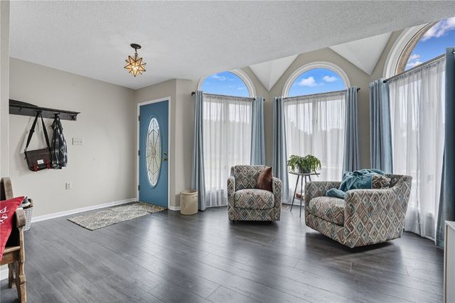 203 N 9th Avenue, Vinton, IA 52349