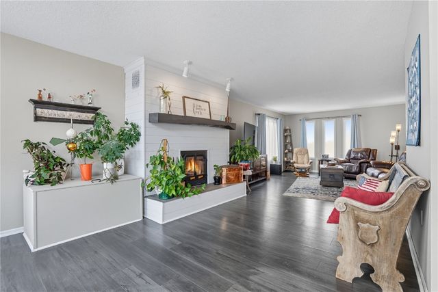 203 N 9th Avenue, Vinton, IA 52349