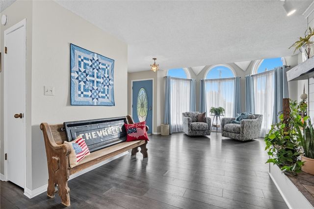 203 N 9th Avenue, Vinton, IA 52349