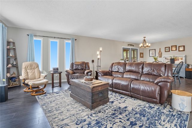 203 N 9th Avenue, Vinton, IA 52349