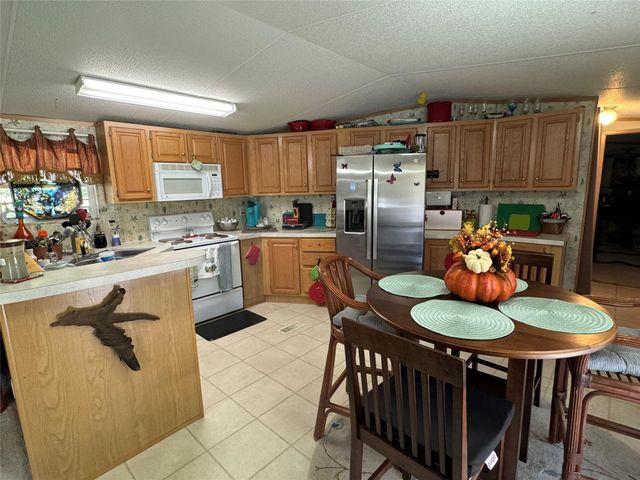 645 Deer Park Drive, Brookeland, TX 75931