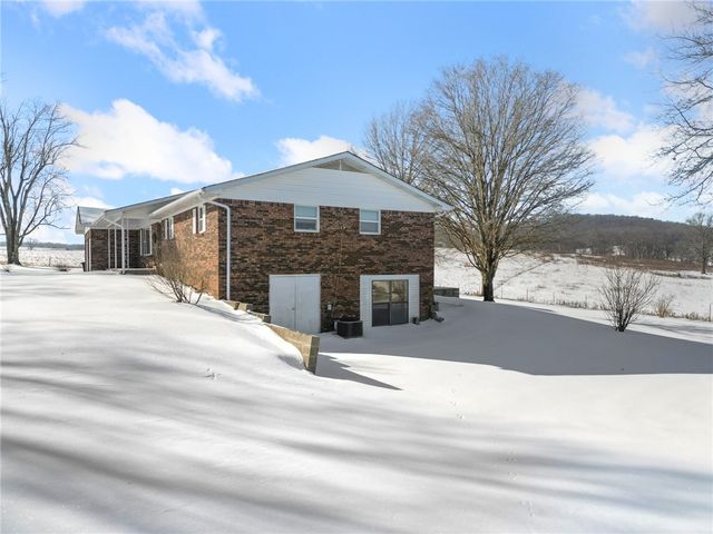 2504 Joe Holt Road, Everton, AR 72633