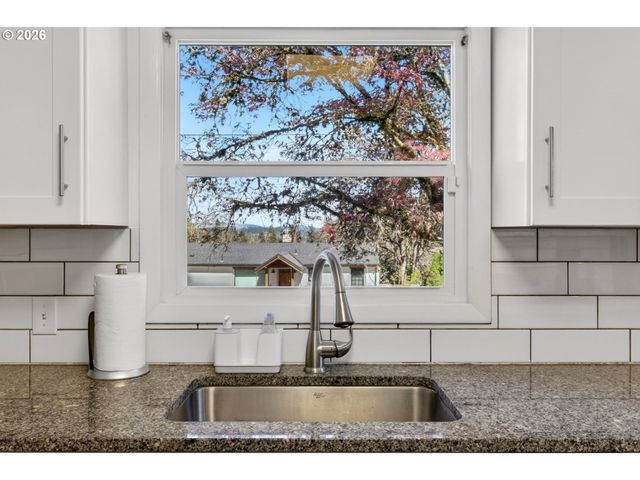 5980 W A St, West Linn, OR 97068