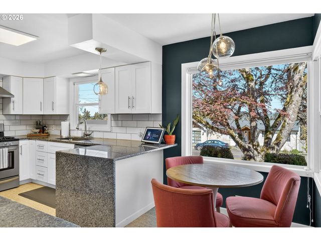 5980 W A St, West Linn, OR 97068