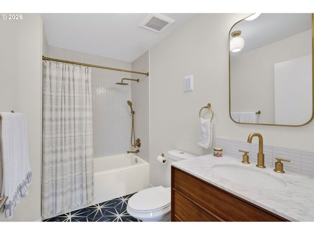 5980 W A St, West Linn, OR 97068