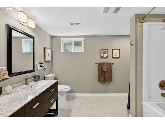 5980 W A St, West Linn, OR 97068