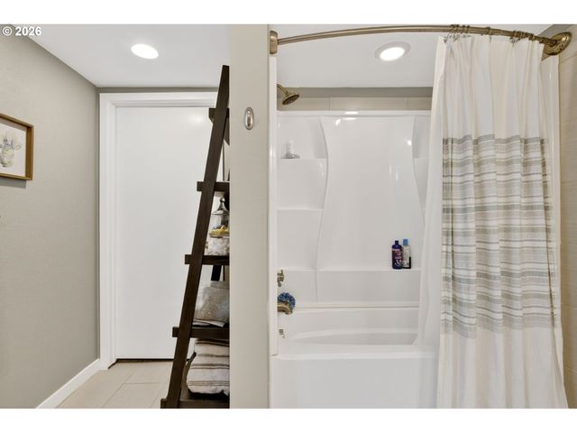 5980 W A St, West Linn, OR 97068