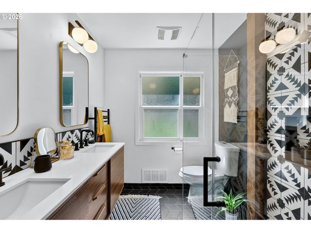 5980 W A St, West Linn, OR 97068