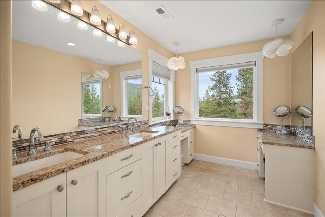 710 S Idaho Rd, Liberty Lake, WA 99019