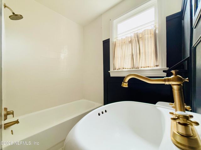 2043 HUNTSFORD Road, Jacksonville, FL 32207