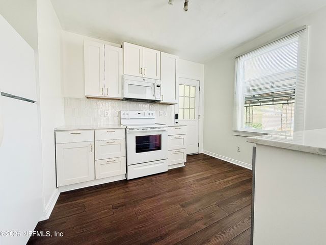 2043 HUNTSFORD Road, Jacksonville, FL 32207