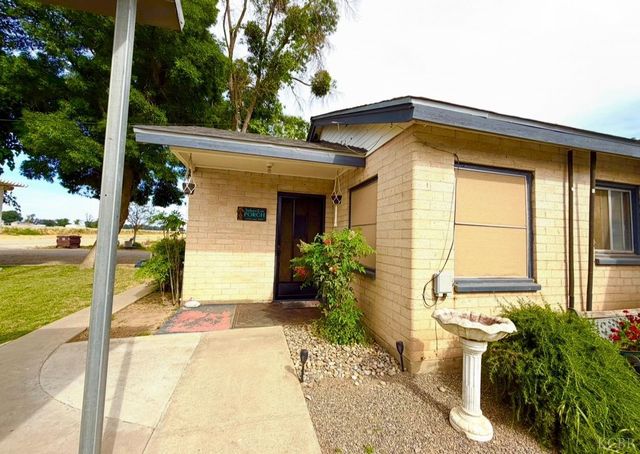 713 E Laguna Avenue, Laton, CA 93242