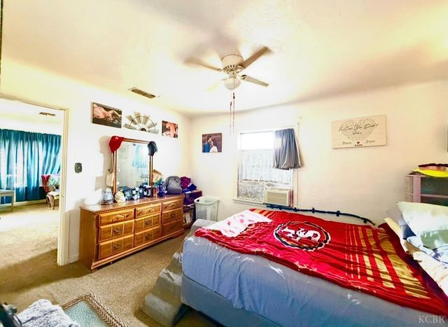 713 E Laguna Avenue, Laton, CA 93242