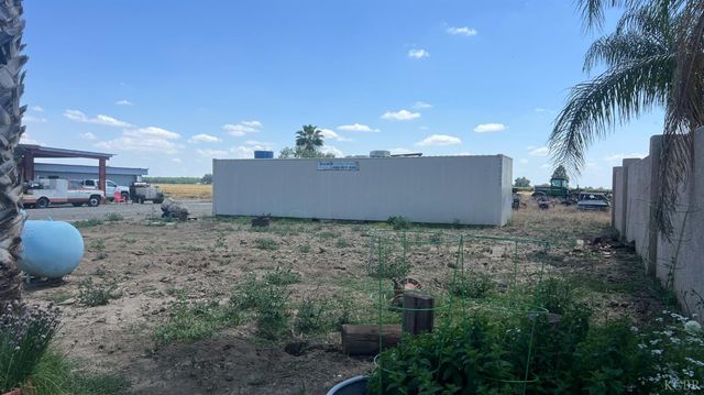 713 E Laguna Avenue, Laton, CA 93242
