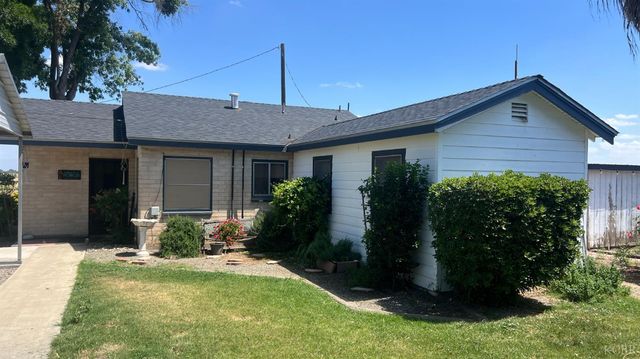 713 E Laguna Avenue, Laton, CA 93242