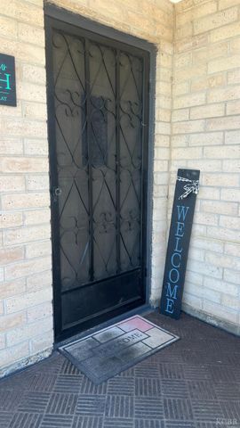 713 E Laguna Avenue, Laton, CA 93242