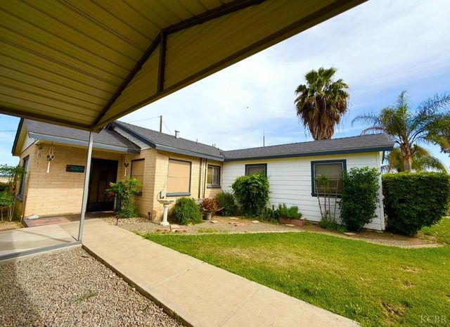 713 E Laguna Avenue, Laton, CA 93242