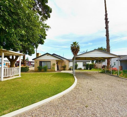 713 E Laguna Avenue, Laton, CA 93242