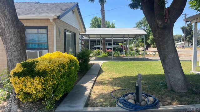 713 E Laguna Avenue, Laton, CA 93242
