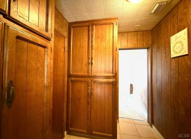 713 E Laguna Avenue, Laton, CA 93242