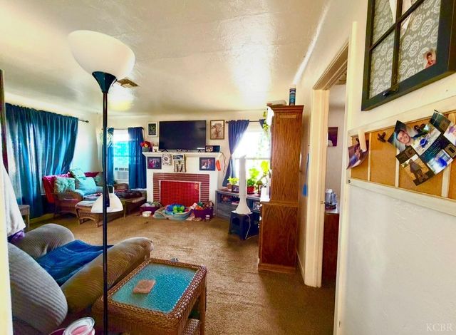 713 E Laguna Avenue, Laton, CA 93242