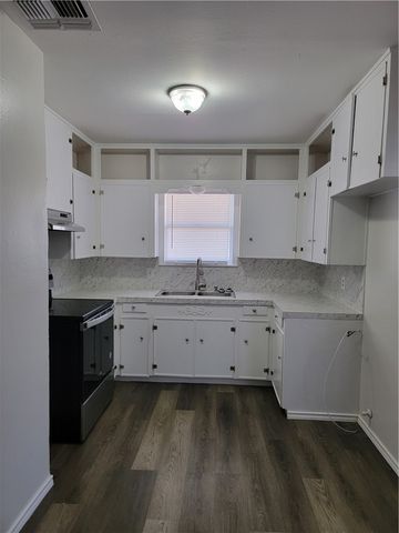 401 Glenmore St, Corpus Christi, TX 78412