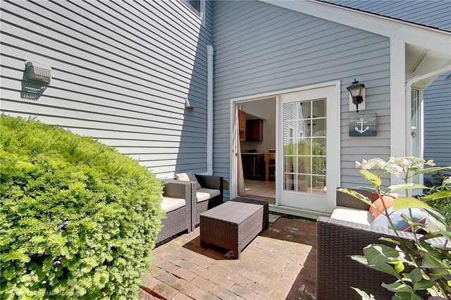 521 Corey Lane, Middletown, RI 02842