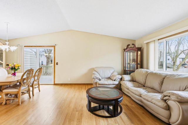 1272 Ferndale Street N, Maplewood, MN 55119