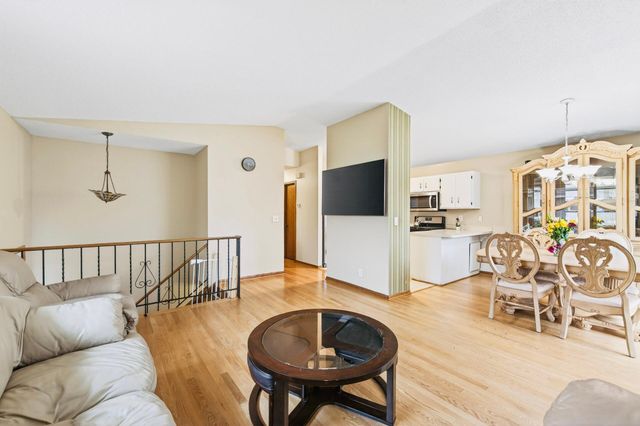 1272 Ferndale Street N, Maplewood, MN 55119